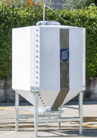 Мини-бункер из стекловолокна объёмом 2 или 3 куб.м. модели "Feedbox".